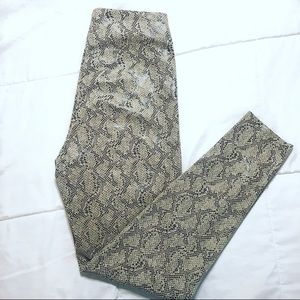 Snake print leggings. Like new.